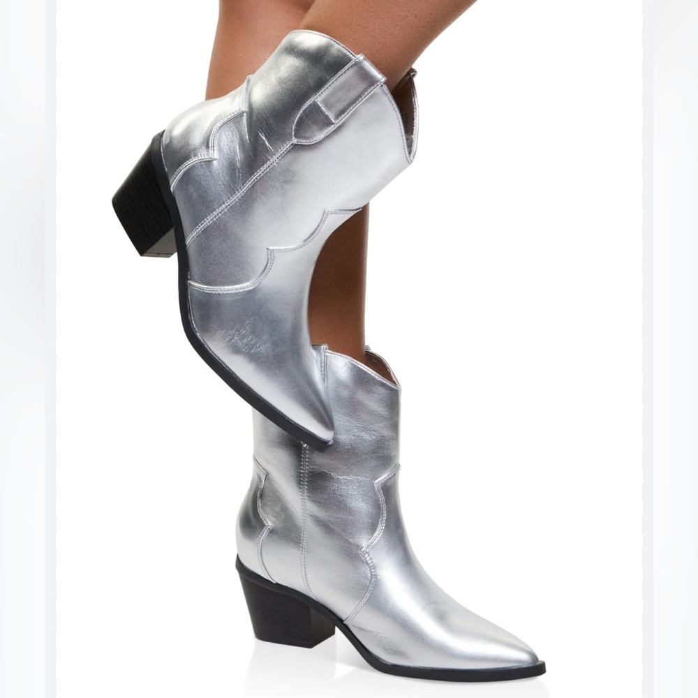 🎓NWT BAMBOO Metallic Silver Ankle Booties